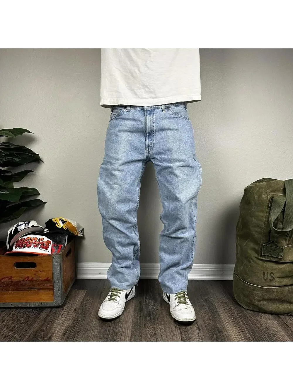 Vintage Levi’s 505 straight fit jeans light washed denim 90s orange tab jeans